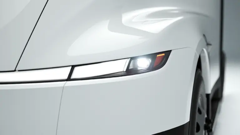 9 évvel a bemutató után végre sorozatgyártásba küldte ezt a típust a Tesla!