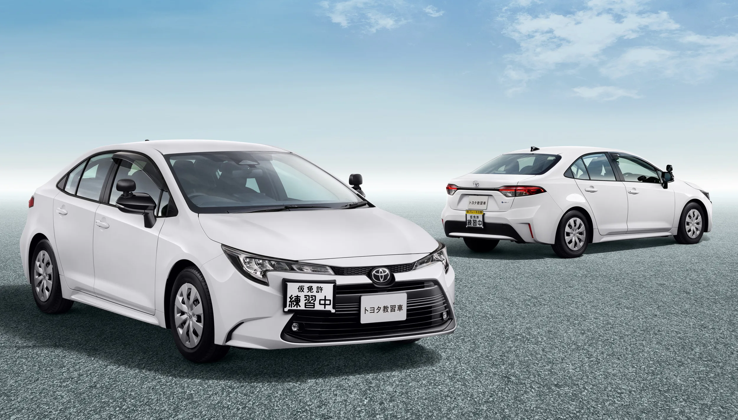 A kézi váltó túléli – oktatóautóként tért vissza a manuális Toyota Corolla