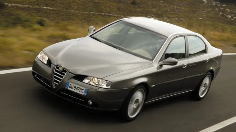 Így énekel a Busso V6 az Autobahnon: végsebesség-teszten egy Alfa Romeo 166!