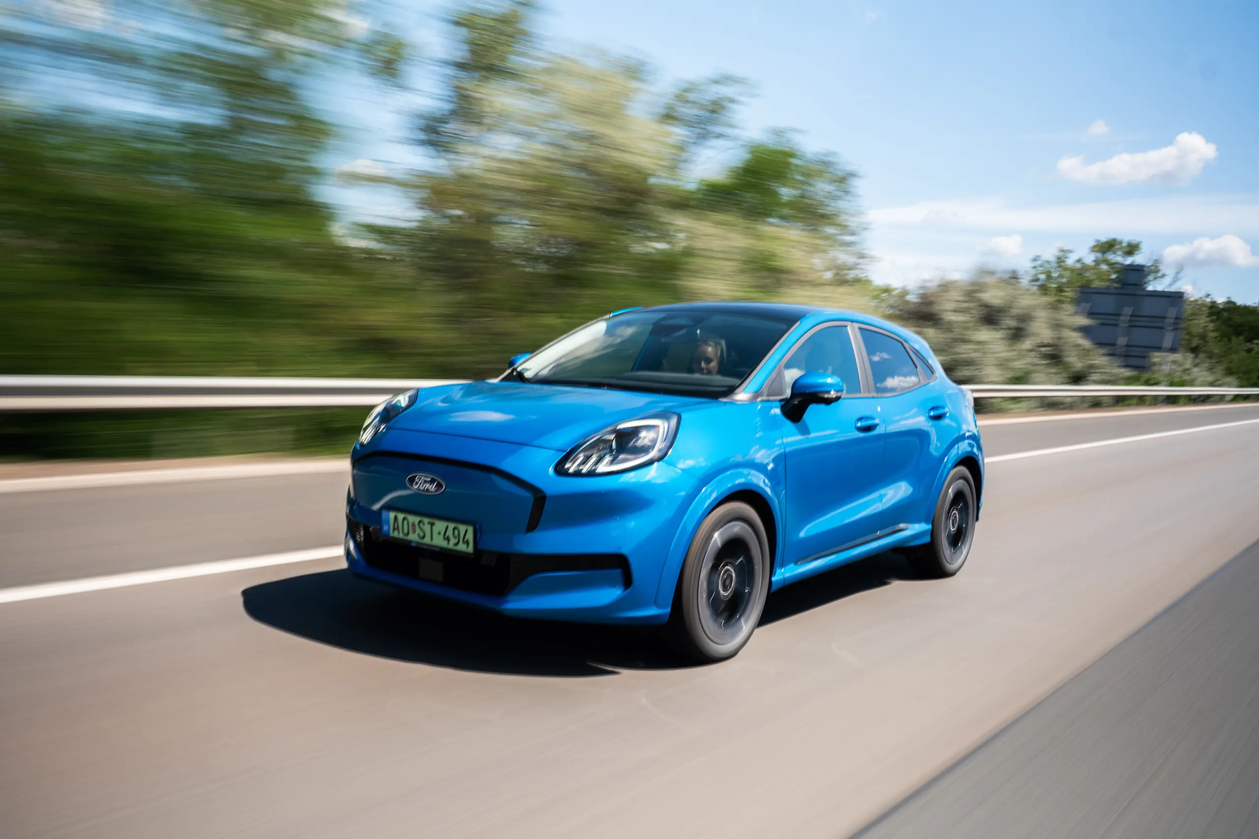 Kormányfogás nélkül az autópályán – Hol tart a Ford önvezetése?