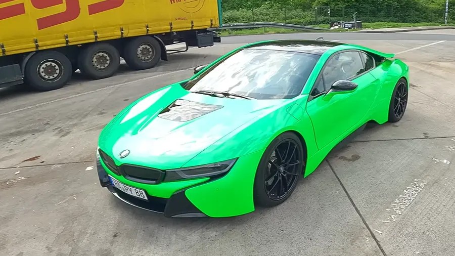 Háromhengeres BMW sportkupé az Autobahnon: végsebesség-teszten az i8!
