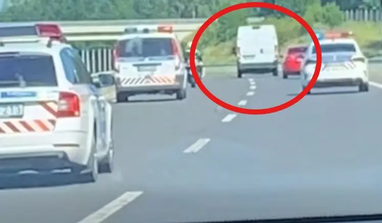 Videón a szabolcsi Cobra 11: 180 km/órával menekült a 15 éves fiú a lopott furgonnal!