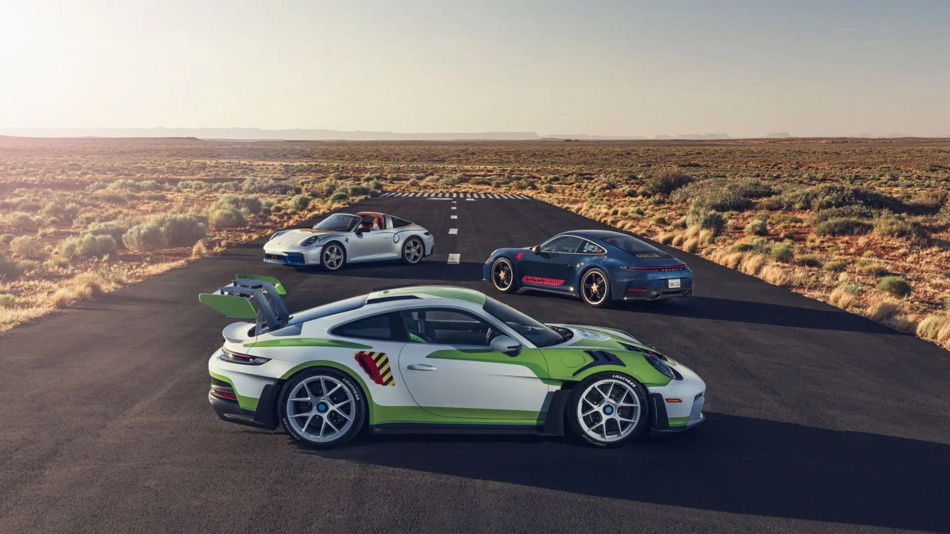 Mesés 911-eseket mutatott be a Porsche! Felismered, melyik film adta az alapötletet?