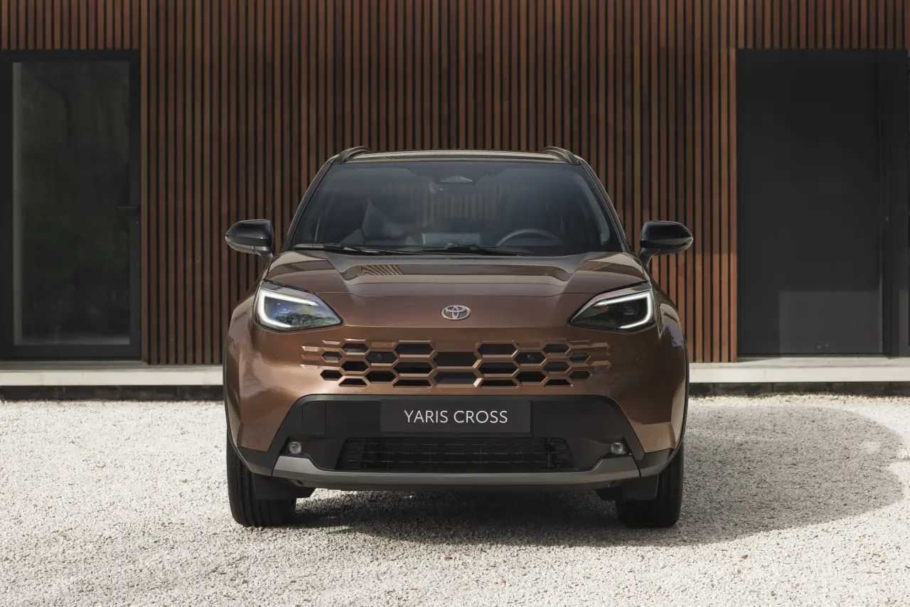 Ennyibe kerül a friss Toyota Yaris Cross! Vajon befért 10 millió forint alá?