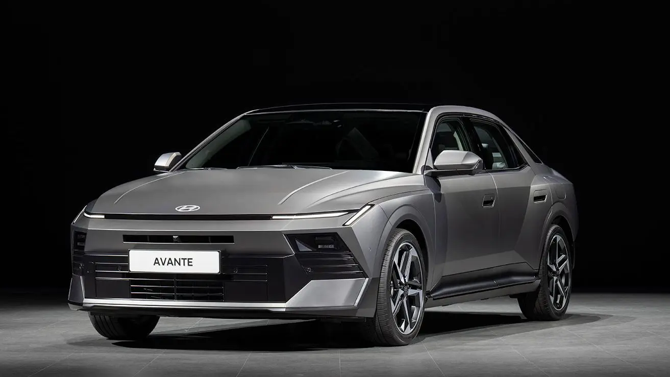 Benzinmotoros szedánt villantott a Hyundai! Íme a nyolcadik generációs Avante!
