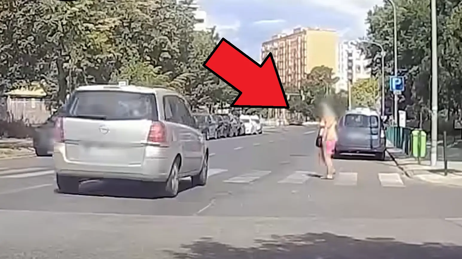 Nem adott elsőbbséget a gyalogosnak, így próbálta kimagyarázni, amikor megállították