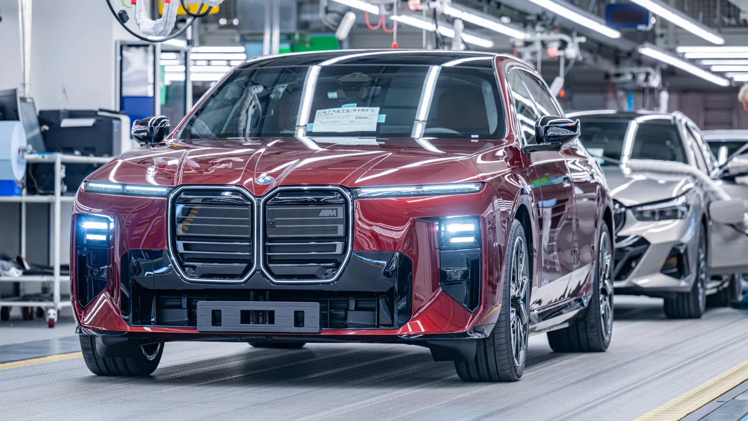 Már jönnek a szalagról az új BMW7-esek