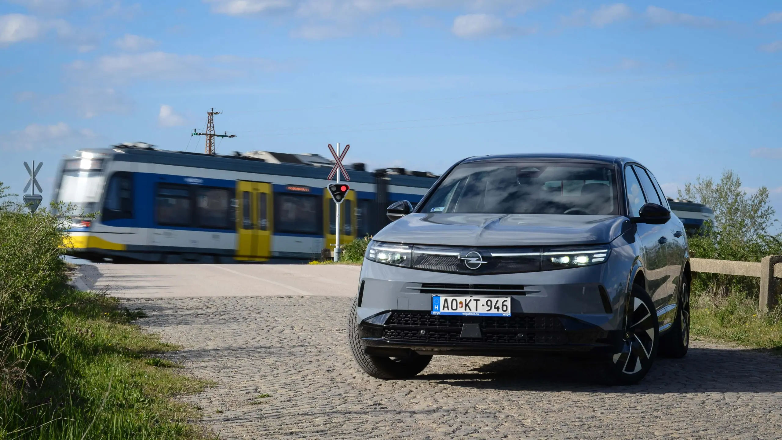 Mit tud az Opel zászlóshajója konnektoros hibridként?